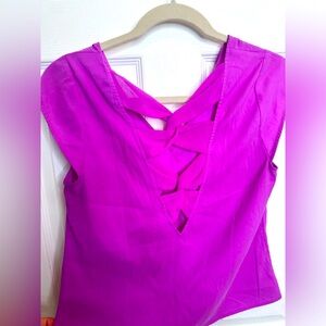 Express top with beautiful crisscross detail on the back. Size small.